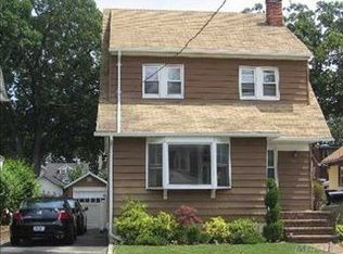 76 Edmund St, Lynbrook, NY 11563