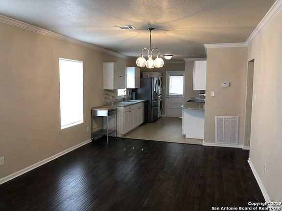 5th image of 2439 W Magnolia Ave