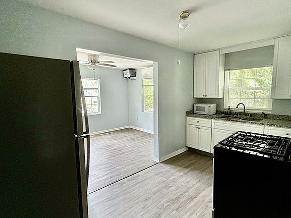 4th image of 801 Grove St N #6