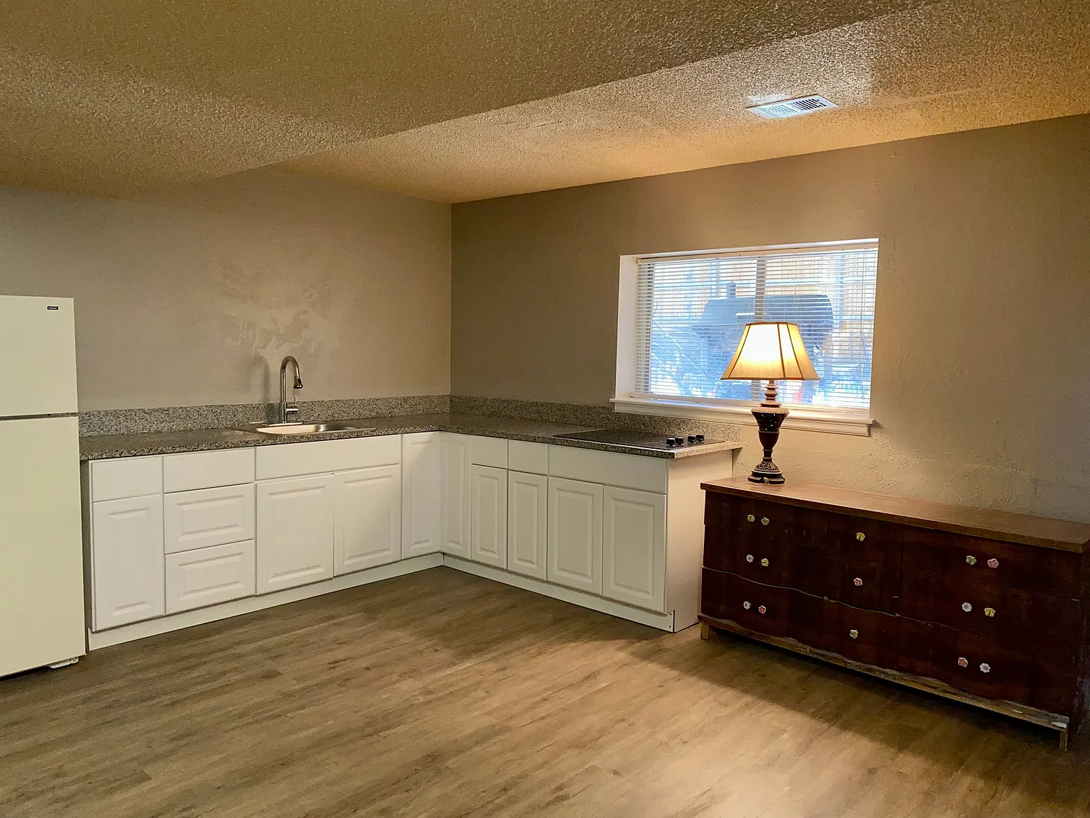 4 bed, 2.0 bath, 1823 sqft, $2,950 — Photo 4
