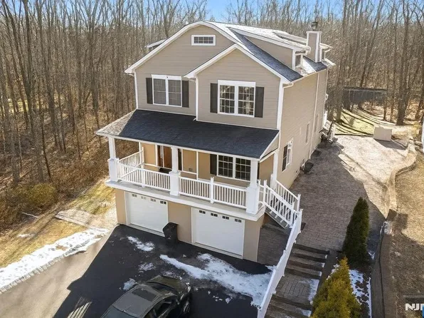 457 Elm St, Stirling, NJ 07980