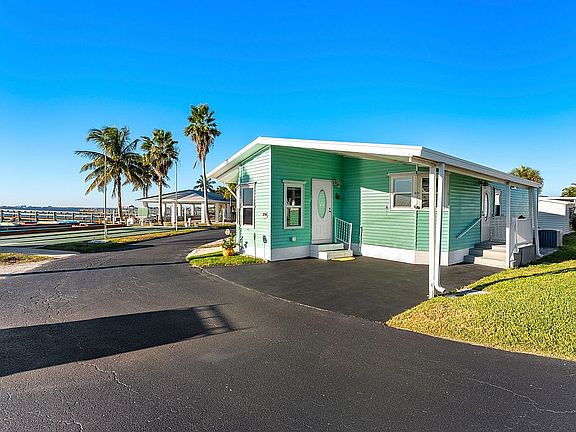 Quiet location, corner lot