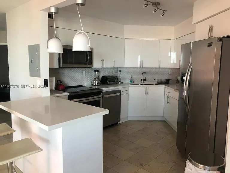 5161 Collins Ave #1104 — Photo 8
