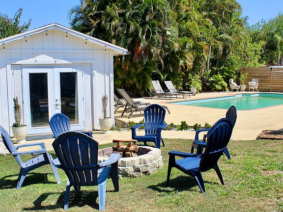 Backyard / Pool / Fully Fenced