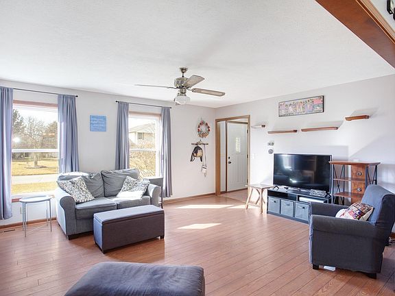 5th image of 54830 Kristi Ln