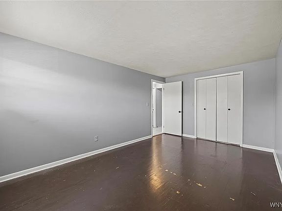 3rd image of 250 Montrose Ave APT 4