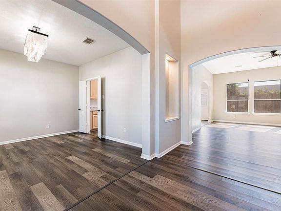 3rd image of 14007 White Oak Gardens Dr