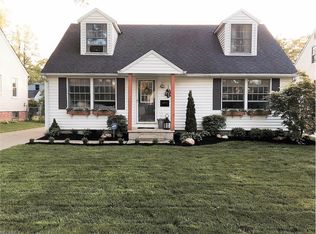 534 Canterbury Rd, Bay Village, OH 44140