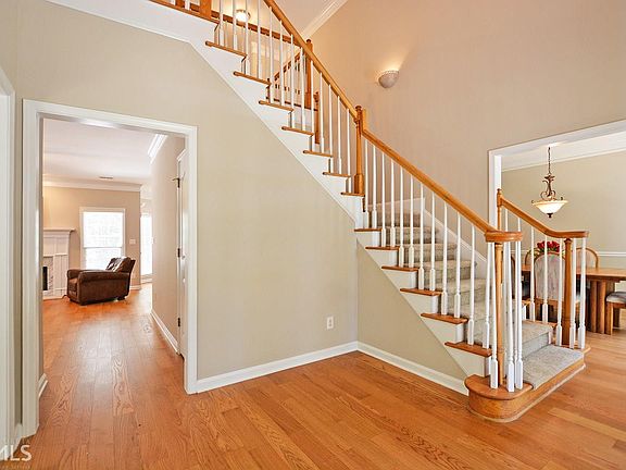 3rd image of 130 Arden Ct