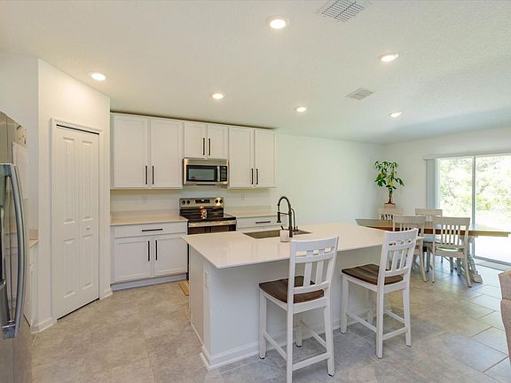 3rd image of 1384 Peach Creek Dr