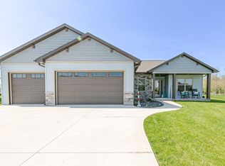 N1055 Glennview Dr, Greenville, WI 54942