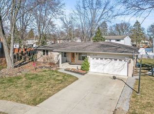 2735 Coral Dr, Troy, MI
