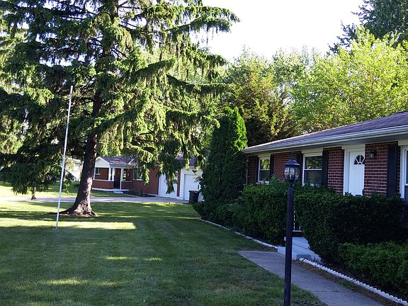 2nd image of 1645 Hillcrest Ave