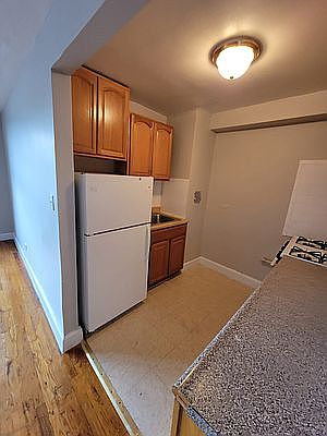 5th image of 405 E 16th St APT 3E