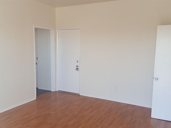 3rd image of 1918 Grace Ave APT 18