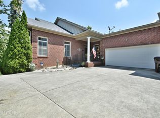 1894 Mountain Dr, Lenoir City, TN 37772