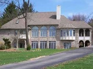 9853 Hamburg Rd, Brighton, MI 48116