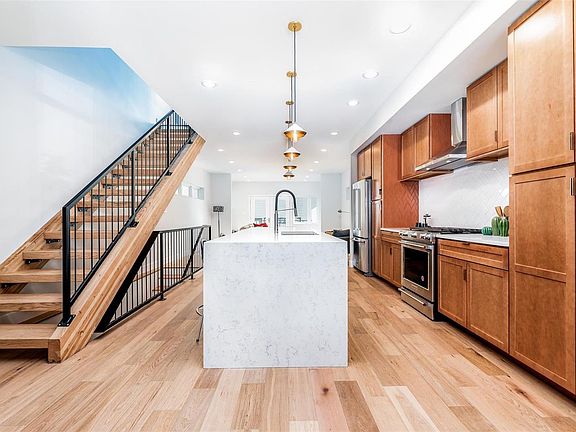 5th image of 4435 Vista Ave