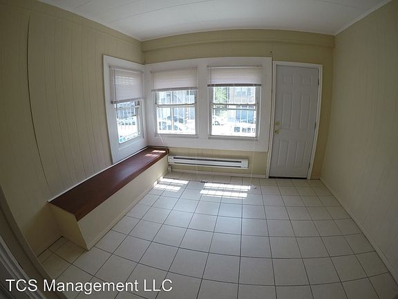 4th image of 7039 Elmwood Ave