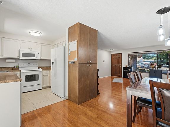 5th image of 16416 SE Stephens St