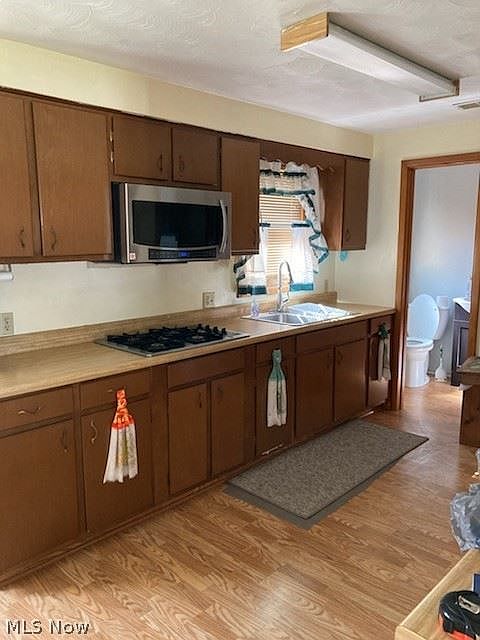 1st image of 524 E 42nd St