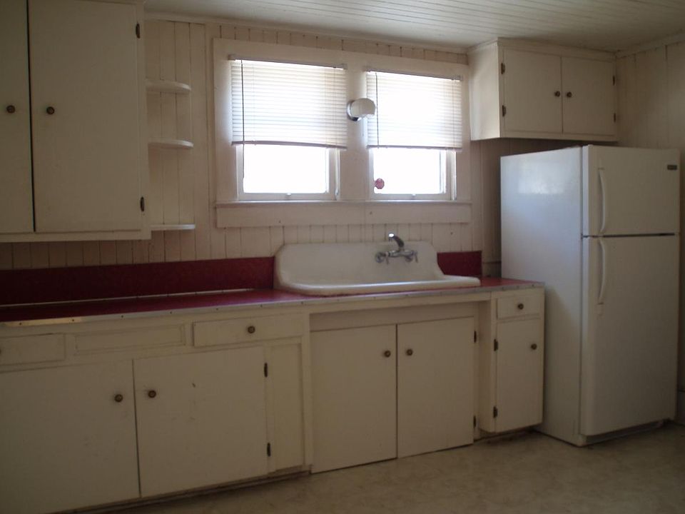 2nd image of 411 W Taft St APT B