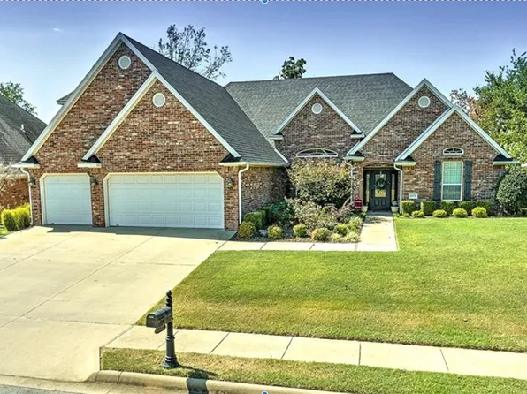 5073 S Strathmore Station Dr, Rogers, AR 72758