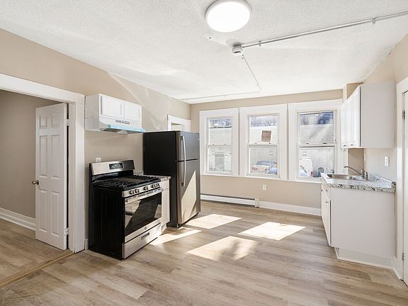 5th image of 50 Common St APT 1