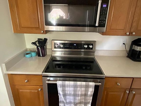 4th image of 2586 S Arlington Mill Dr #8
