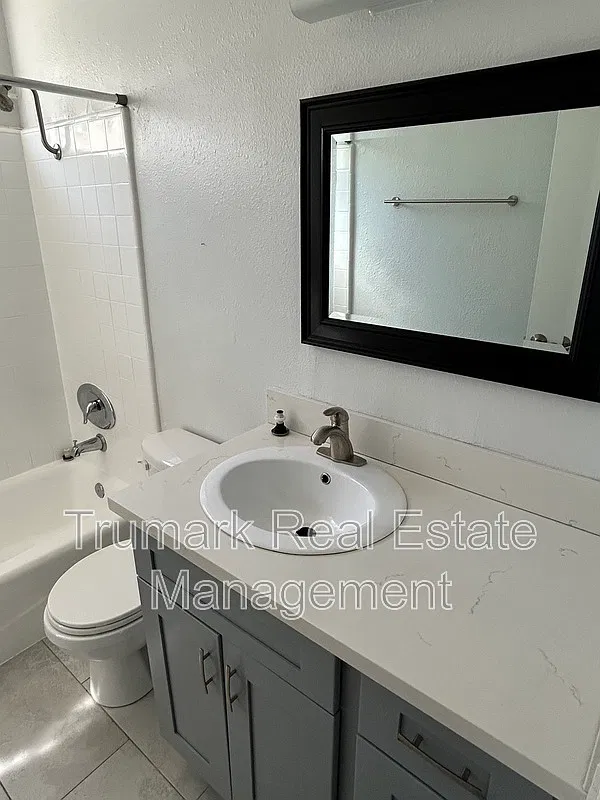 1 bed, 1.0 bath, $2,100 — Photo 3