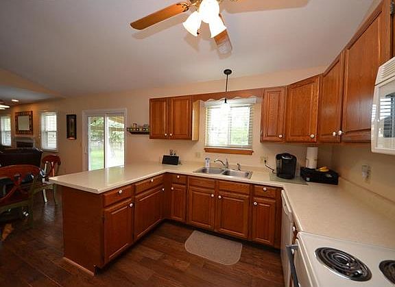 5th image of 908 Andra Dr
