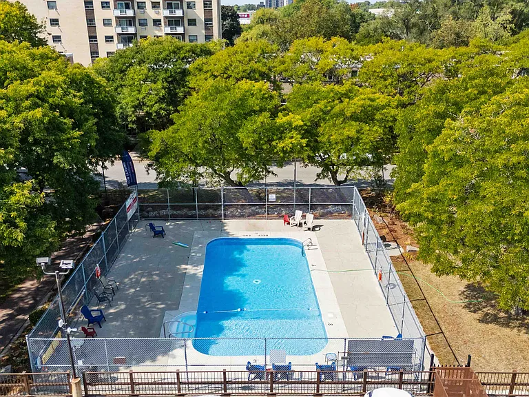 800 Trillium Park — Photo 12