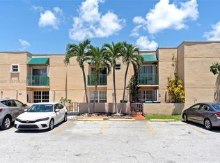 Les Chateaux At Intl Gard, Miami, FL 33175