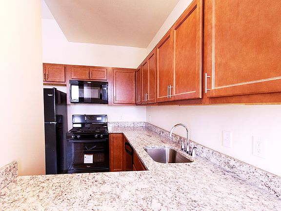 3rd image of 1812 Eutaw Pl #410