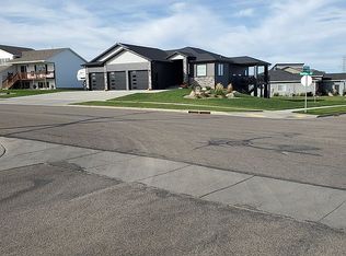 3926 Nebraska Dr, Bismarck, ND 58503