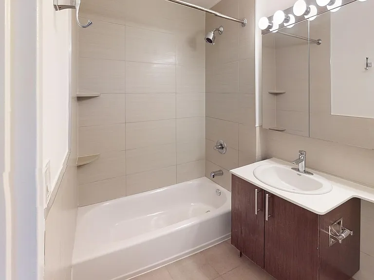 121 Reade St #5L — Photo 11