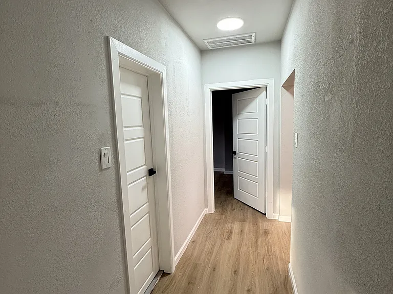 758 Bethpage Ave — Photo 16