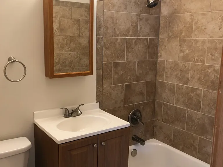 117 22nd Ave NE #101 — Photo 8