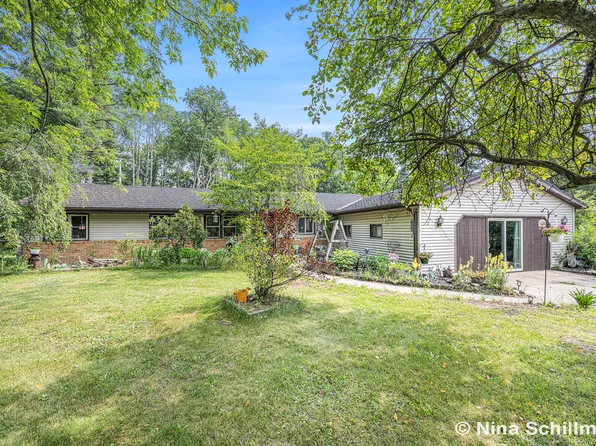 1161 E Croton Dr, Newaygo, MI 49337