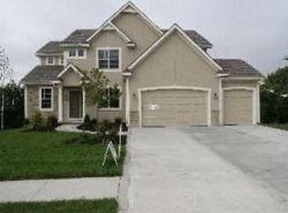 701 Willow Dr, Lansing, KS 66043