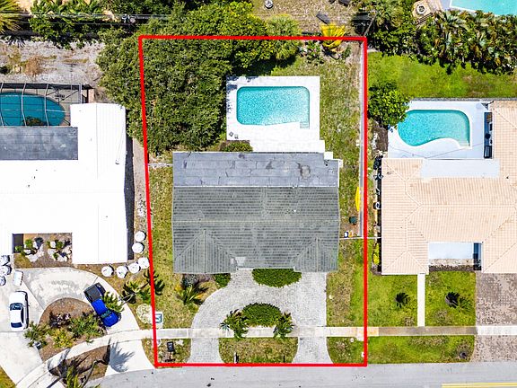 3rd image of 581 NW 13th Drive