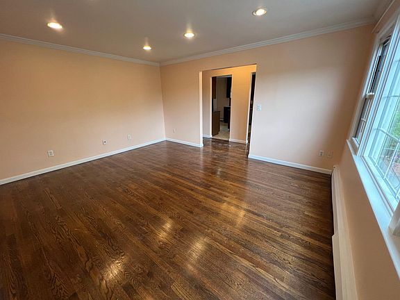 3rd image of 94 Washington Ave N Floor 1