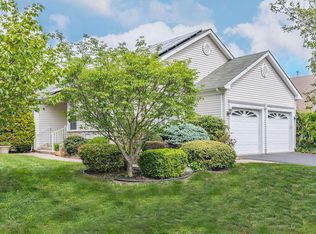 2 Valley Stream Ln, Lakewood, NJ 08701