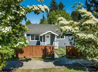 8826 32nd Ave SW, Seattle, WA 98126