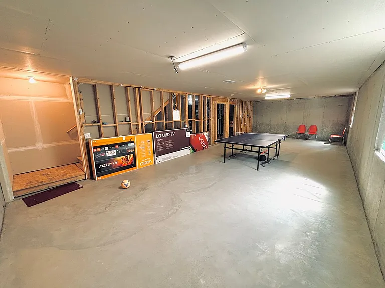 1533 Linwood Cir — Photo 45
