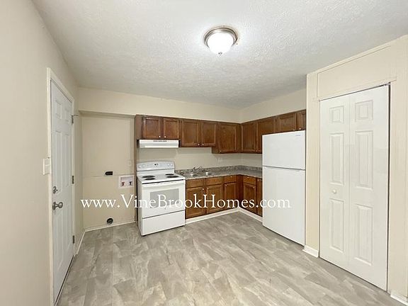 4th image of 4444 Kenyon Ave