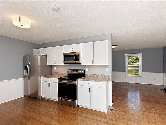 5th image of 132 Royal Garden Dr