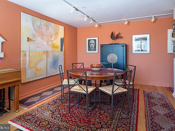 5th image of 604-36 S Washington Sq #2412