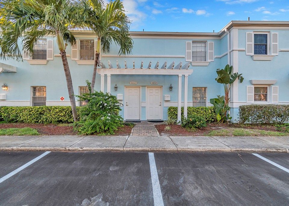 1st image of 3841 Pompano Dr SE