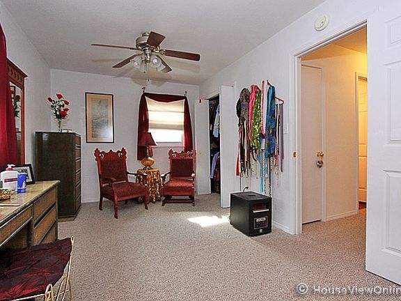 4th image of 2027 Montgomery St